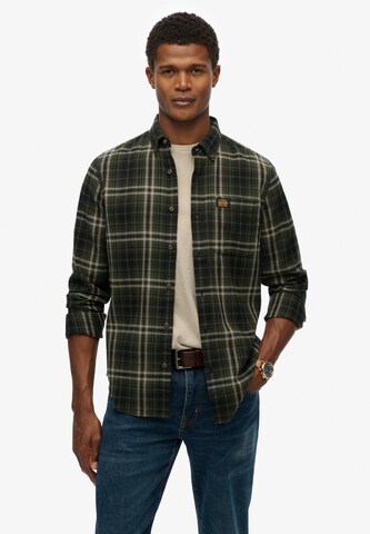 Coupe regular Chemise Superdry en vert : devant