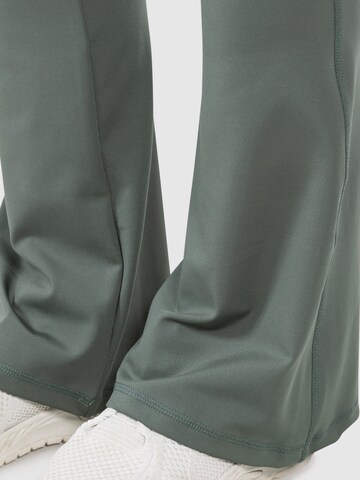 Smilodox Flared Leggings 'Loreen' in Green