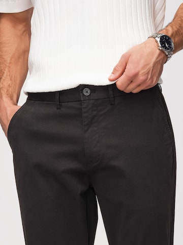 Ombre Regular Chinohose in Schwarz