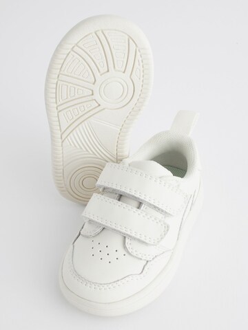 Baskets Next en blanc