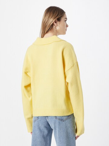 Pullover di Monki in giallo