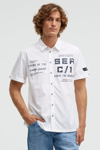 CAMP DAVID Regular fit Button Up Shirt in White: front