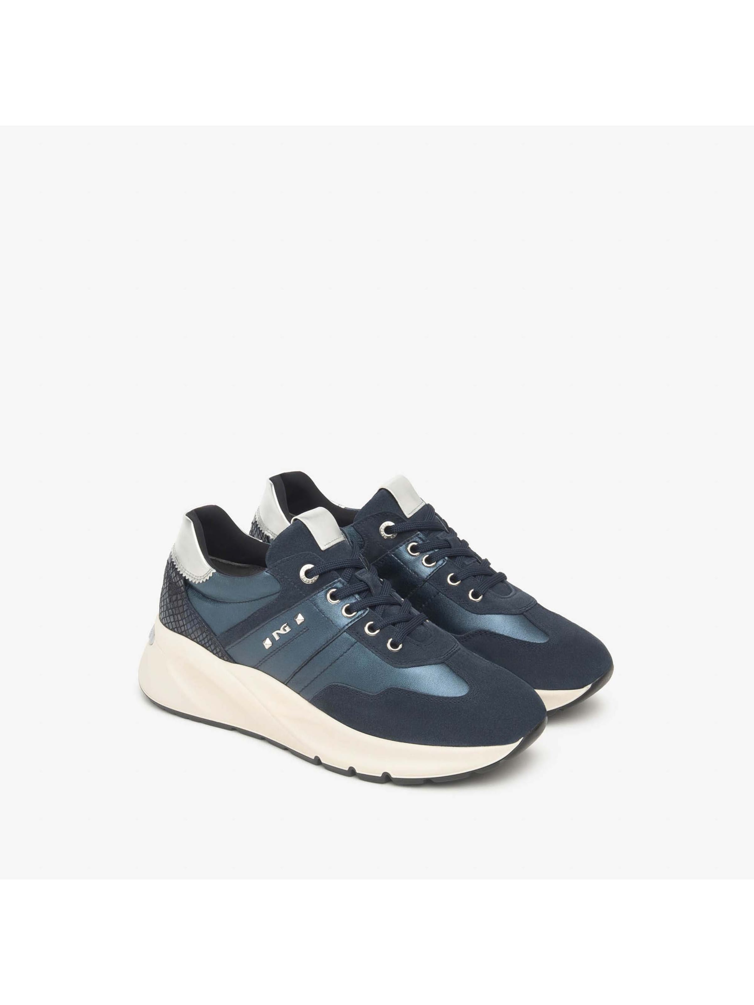 Baskets basses Nero Giardini en bleu