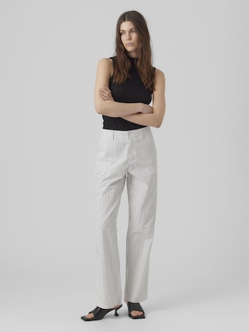 VERO MODA Regular Pants 'Carly' in White