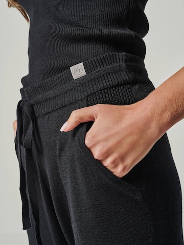 YOU LOOK PERFECT Loosefit Hose 'BELLA'‌‌‌ in Schwarz