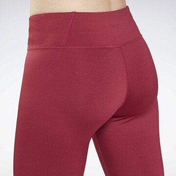 Skinny Pantaloni sportivi di Reebok in rosso