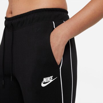 Nike Sportswear Tapered Housut värissä musta