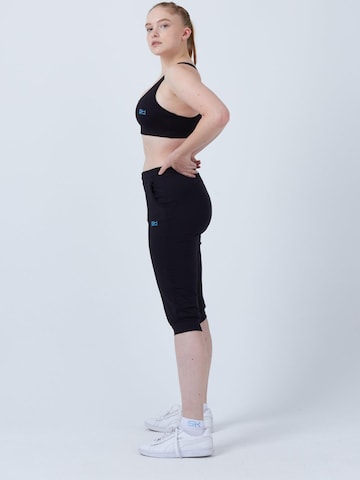 SPORTKIND Loosefit Sporthose 'Caprihose mit Taschen'‌‌‌‌‌ in Schwarz