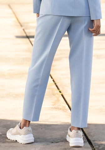 Regular Pantalon à plis LASCANA en bleu