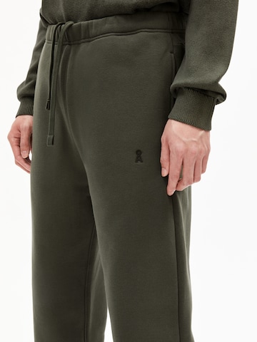 ARMEDANGELS Loosefit Jogginghose BAASTI FLEECE in Grün