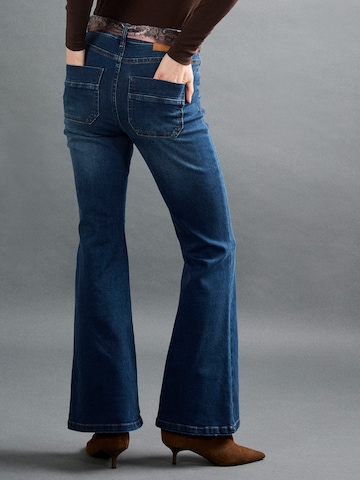 Apricot Bootcut Jeans ' Lulu' in Blauw
