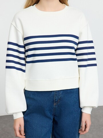 Trendyol Sweatshirt in Beige