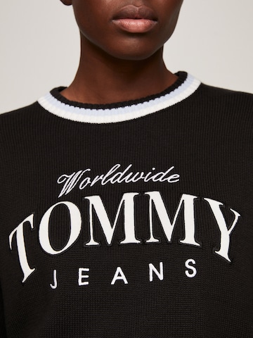 Tommy Jeans Pulóver 'Varsity' - fekete