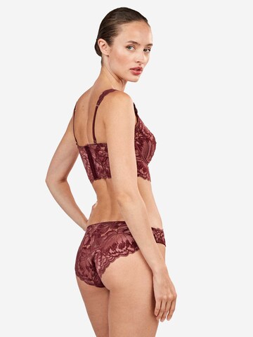 Gisela Slip i rød