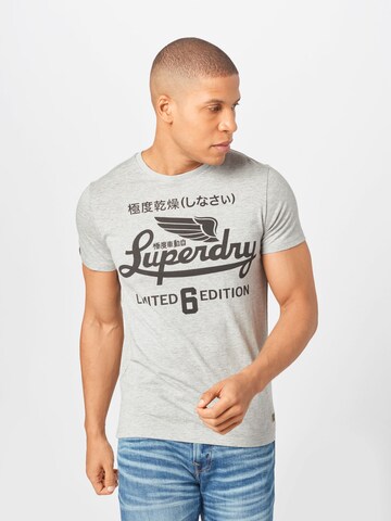 Superdry T-Shirt 'Military' in Grau: predná strana