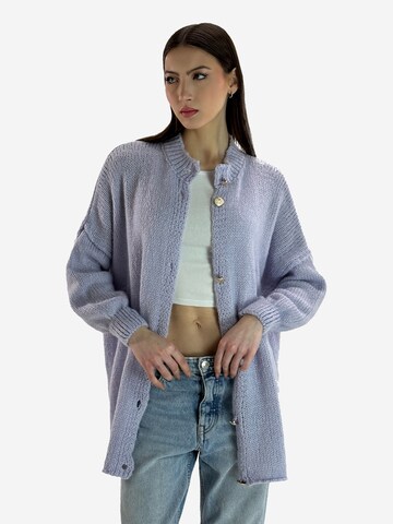 Elara Strickjacke in Lila: Vorderseite