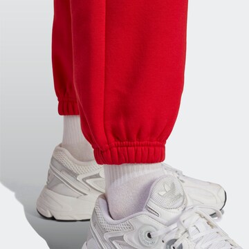 Tapered Pantaloni 'Essentials Fleece' di ADIDAS ORIGINALS in rosso