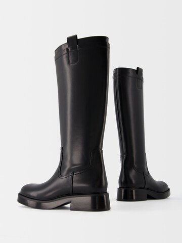 Bershka Stiefel in Schwarz