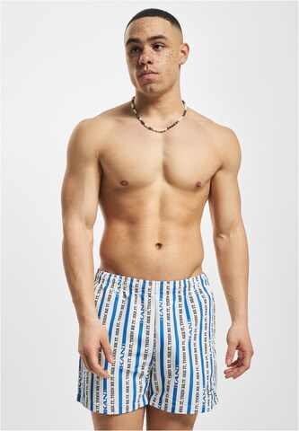 Shorts de bain Karl Kani en bleu : devant