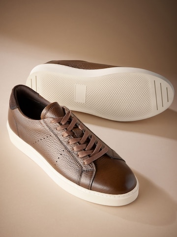 Sneaker bassa di Next in marrone