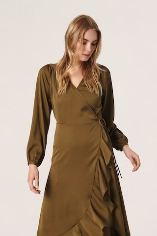 Robe 'Karven' SOAKED IN LUXURY en vert