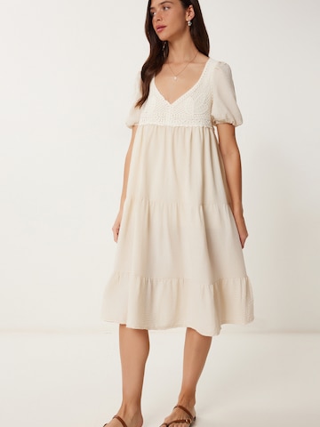 bēšs Happiness İstanbul Kleita