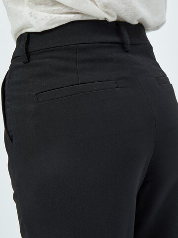 Peppercorn Regular Chino 'Nora Janika' in Zwart