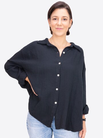 Seasons of April Blouse in Black: front