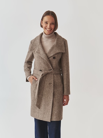 TATUUM Between-seasons coat 'Darkia' in Brown: front