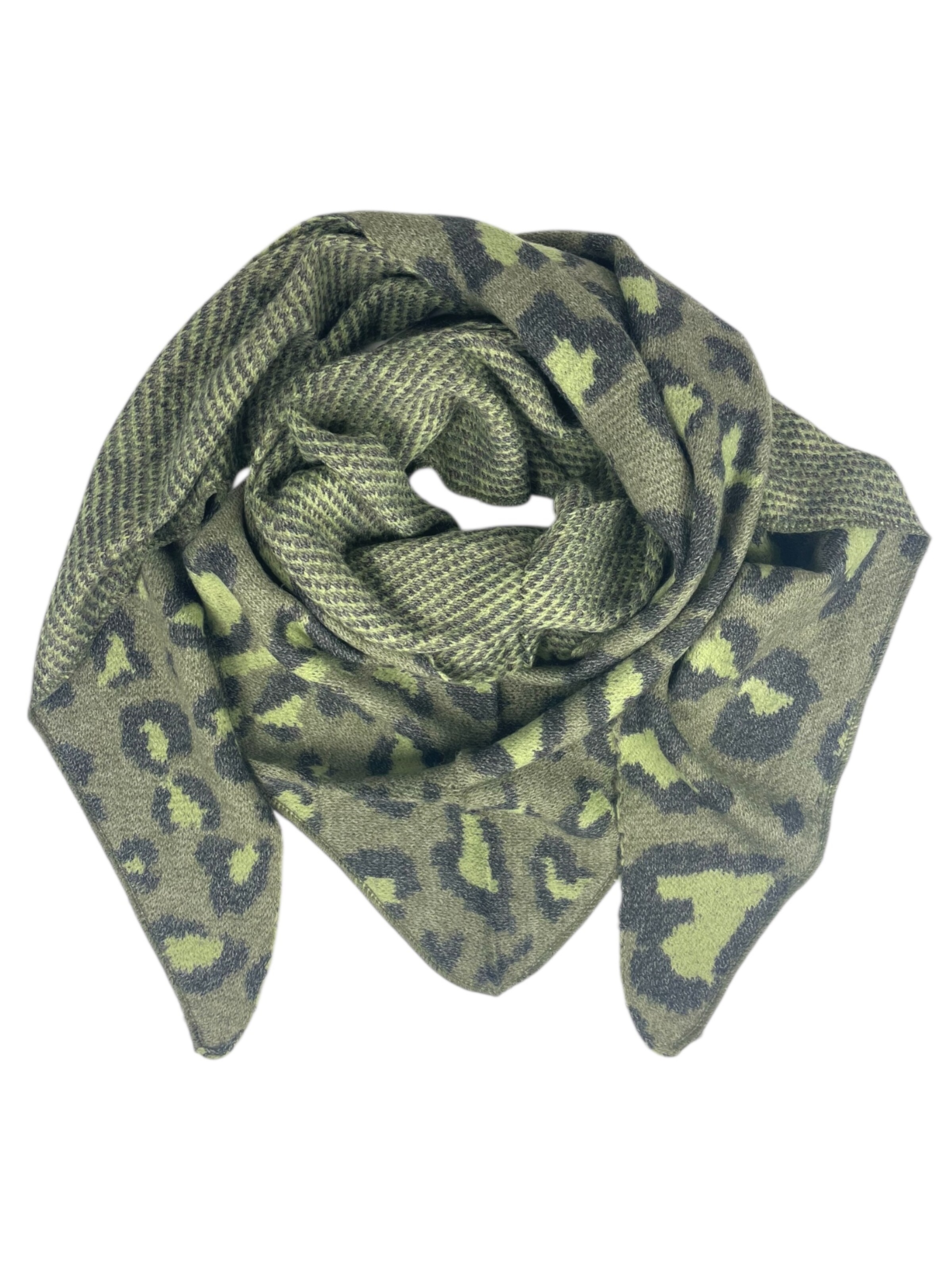 Kumixi Oversizeschal 'Leo'‌‌‌‌‌‌‌‌‌‌ in Grün: Vorderseite