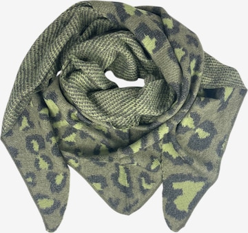 Kumixi Oversized Scarf 'Leo' in Green: front