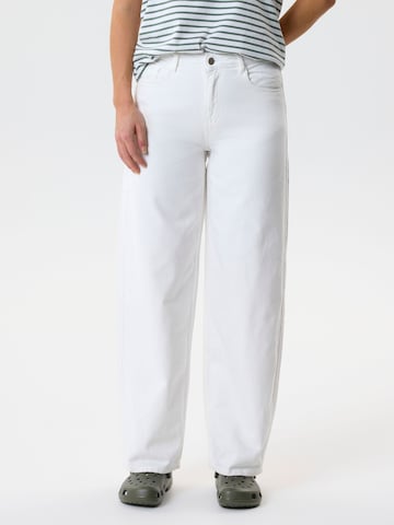 TWO SOON Baggy Jeans 'Barrel' i hvid