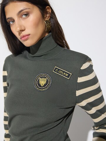Pullover di Lola Casademunt in verde: frontale