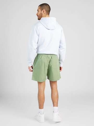 Nike Sportswear Normalny krój Spodnie 'CLUB+' w kolorze zielony
