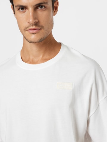 ALPHA INDUSTRIES T-shirt i vit