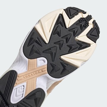ADIDAS ORIGINALS Низкие кроссовки 'Falcon' в Бежевый