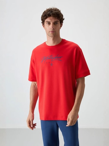 Tommy Life Shirt in Red: front
