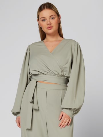 Guido Maria Kretschmer Curvy Blouse 'Kimia' in Groen: voorkant