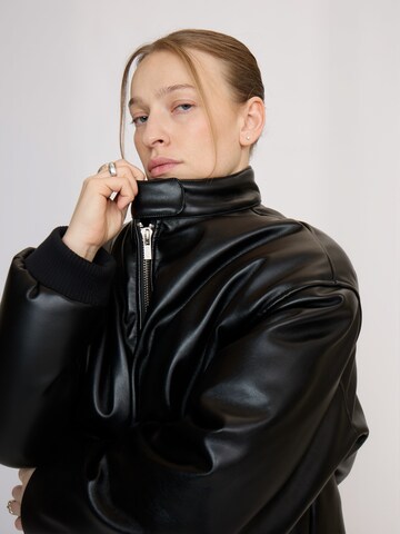Résumé Between-Season Jacket ' OmeraRS ' in Black: front