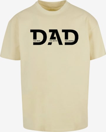 Merchcode T-Shirt 'Fathers Day - The Man, The Myth, The Legend' in Gelb: predná strana