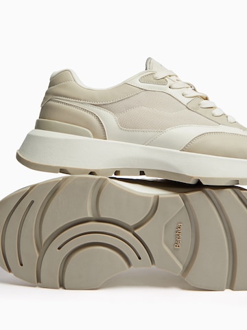 Sneaker bassa di Bershka in beige