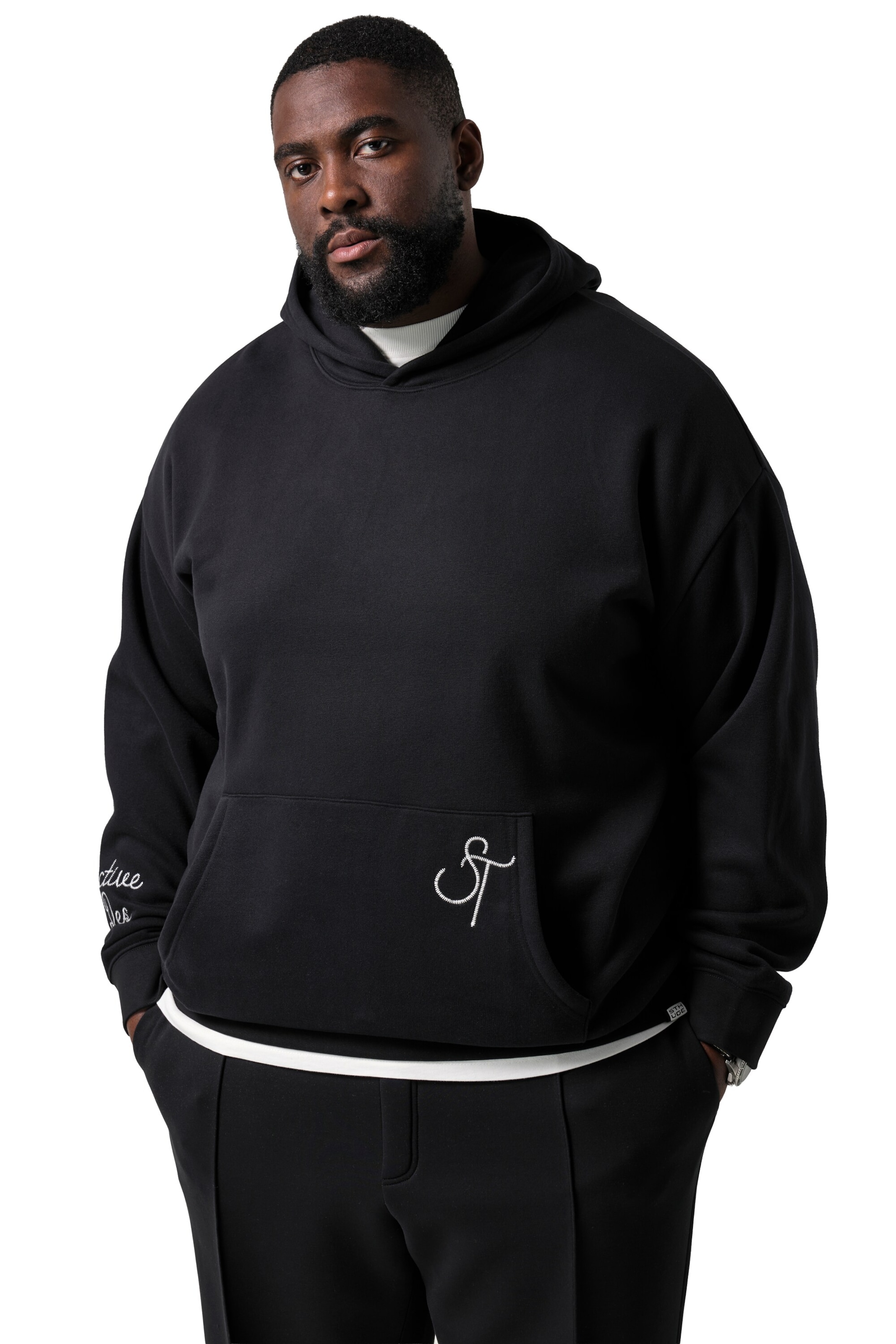 STHUGE Sweatshirt in Black: front