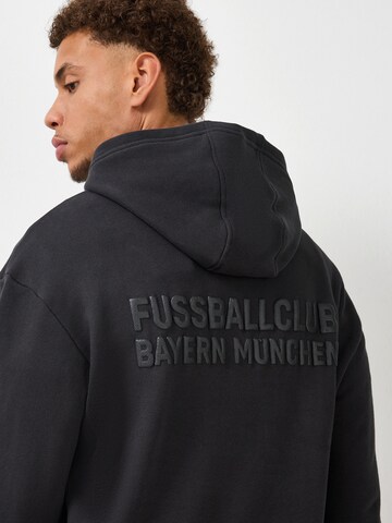 FC BAYERN MÜNCHEN Sweater in Black