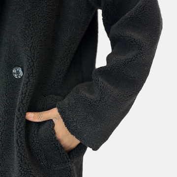 Cappotto invernale di Elara in nero