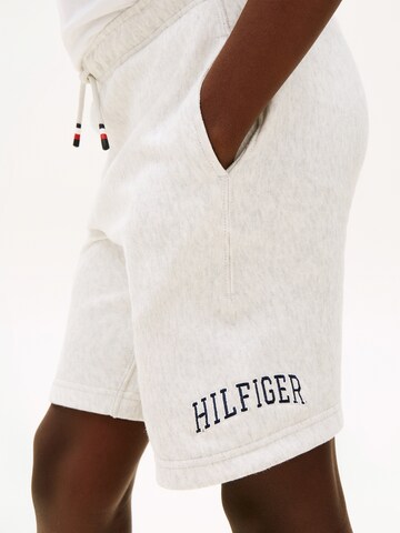 TOMMY HILFIGER Regular Byxa 'VARSITY' i grå