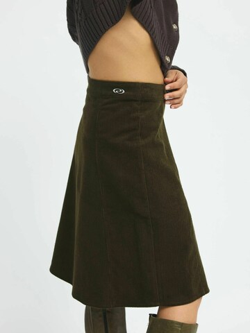 Gonna 'Dustin' di Résumé in verde