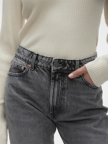 regular Jeans 'HAILEY' di VERO MODA in grigio