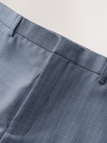 Coupe slim Pantalon à plis Next en bleu