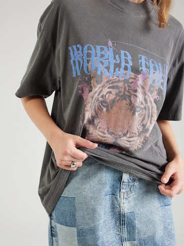 Warehouse T-shirt 'World Tour' i grå