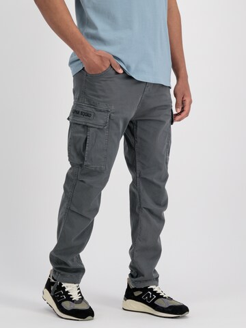 regular Pantaloni cargo 'Alpha Industries ' di ALPHA INDUSTRIES in grigio